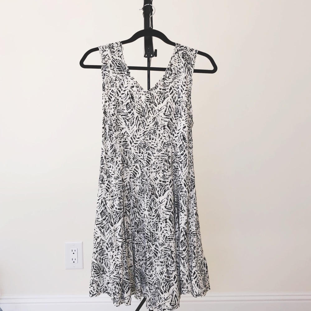Leaf Patterned Flowy Dress